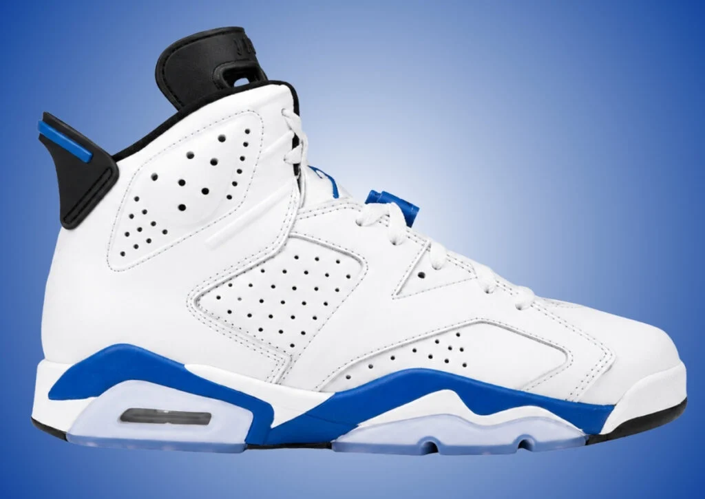 Air Jordan 6 Sport Blue 2027 blanche à accents bleus, vue en trois-quarts