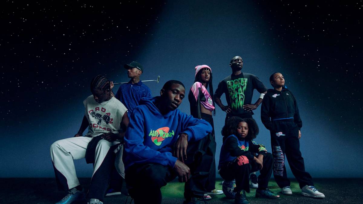 La collection textile Jordan Brand x Space Jam : veste varsity, maillot Lola Bunny, hoodies et tee-shirts graphiques pour toute la famille.